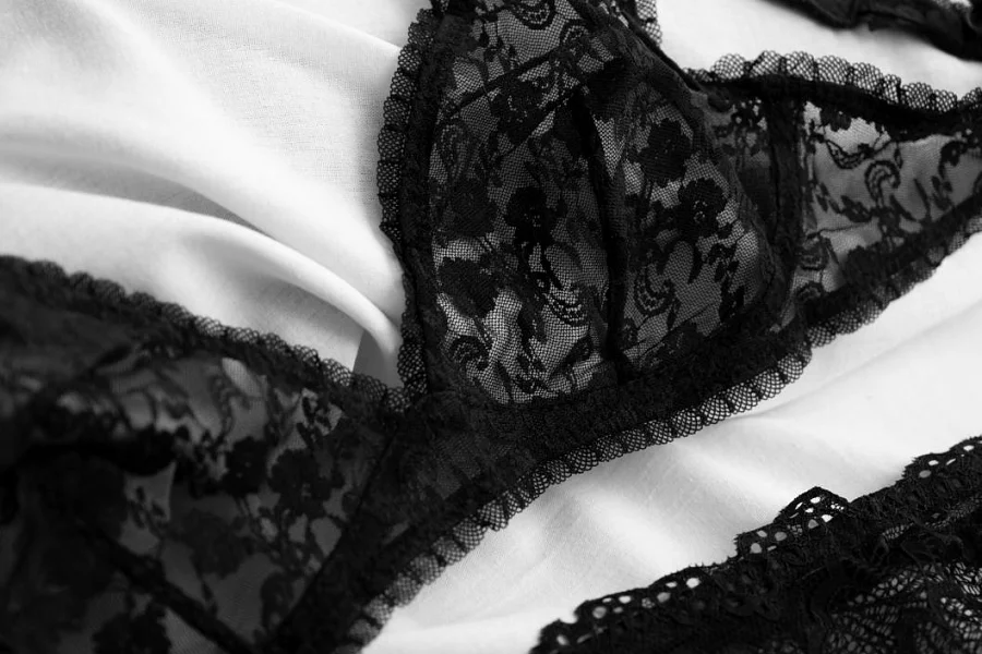 Videochat erotic - cum poate menține pasiunea vie într-o relație la distanță